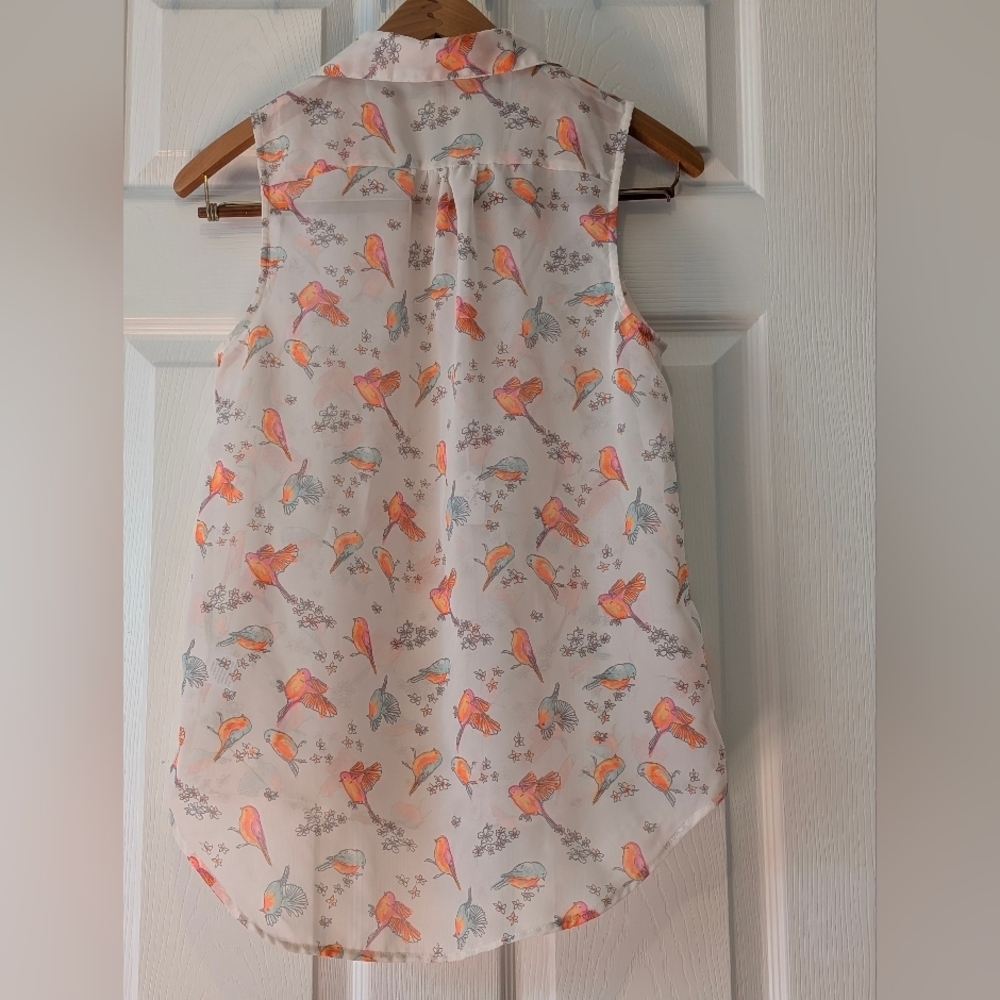 💥SALE💥Charlotte Russe White Sleeveless Blouse w/Tropical Bird Print - Picture 4 of 4